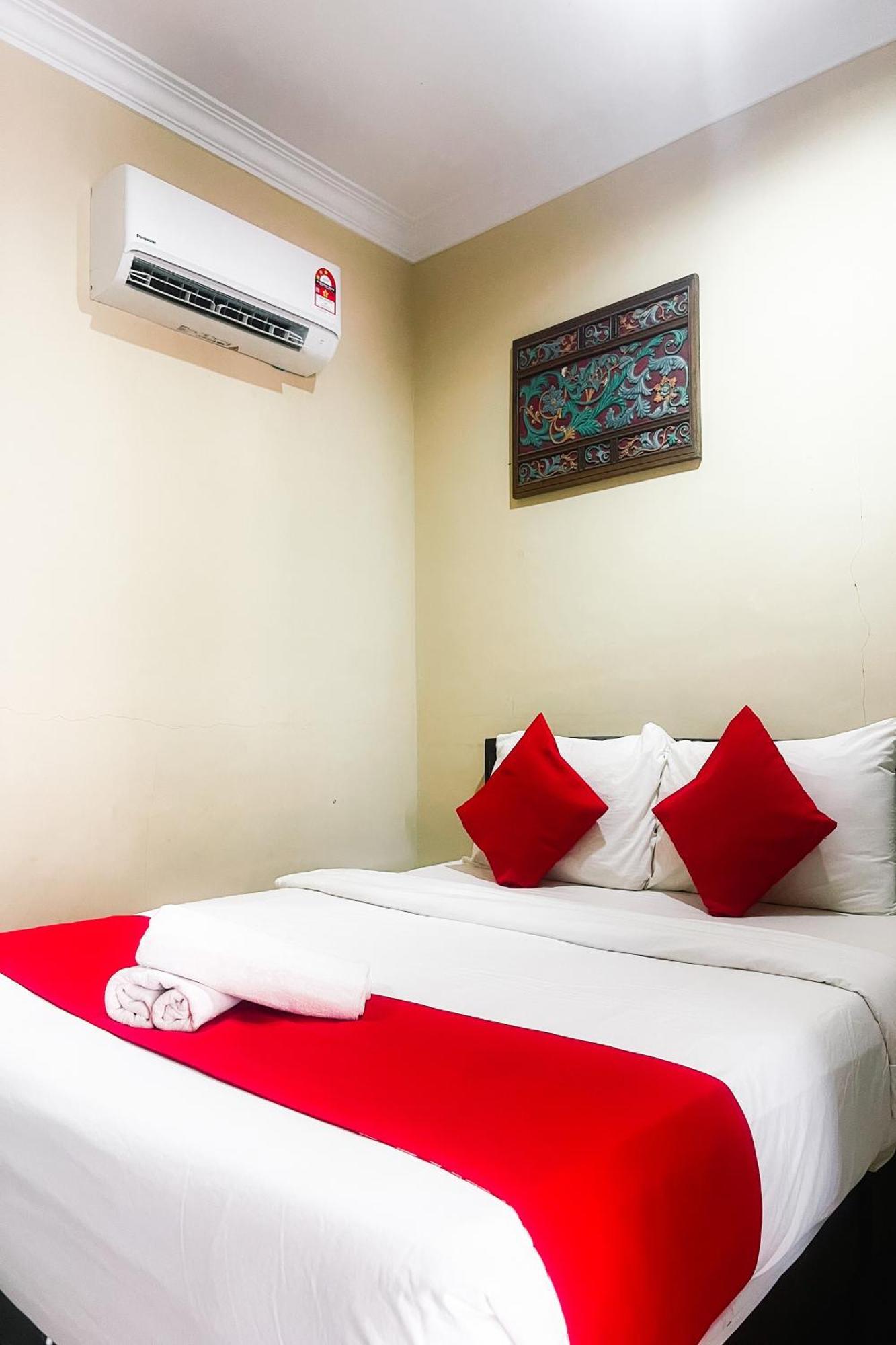 Hotel Langkawi Tok Jah Pantai Cenang 2*