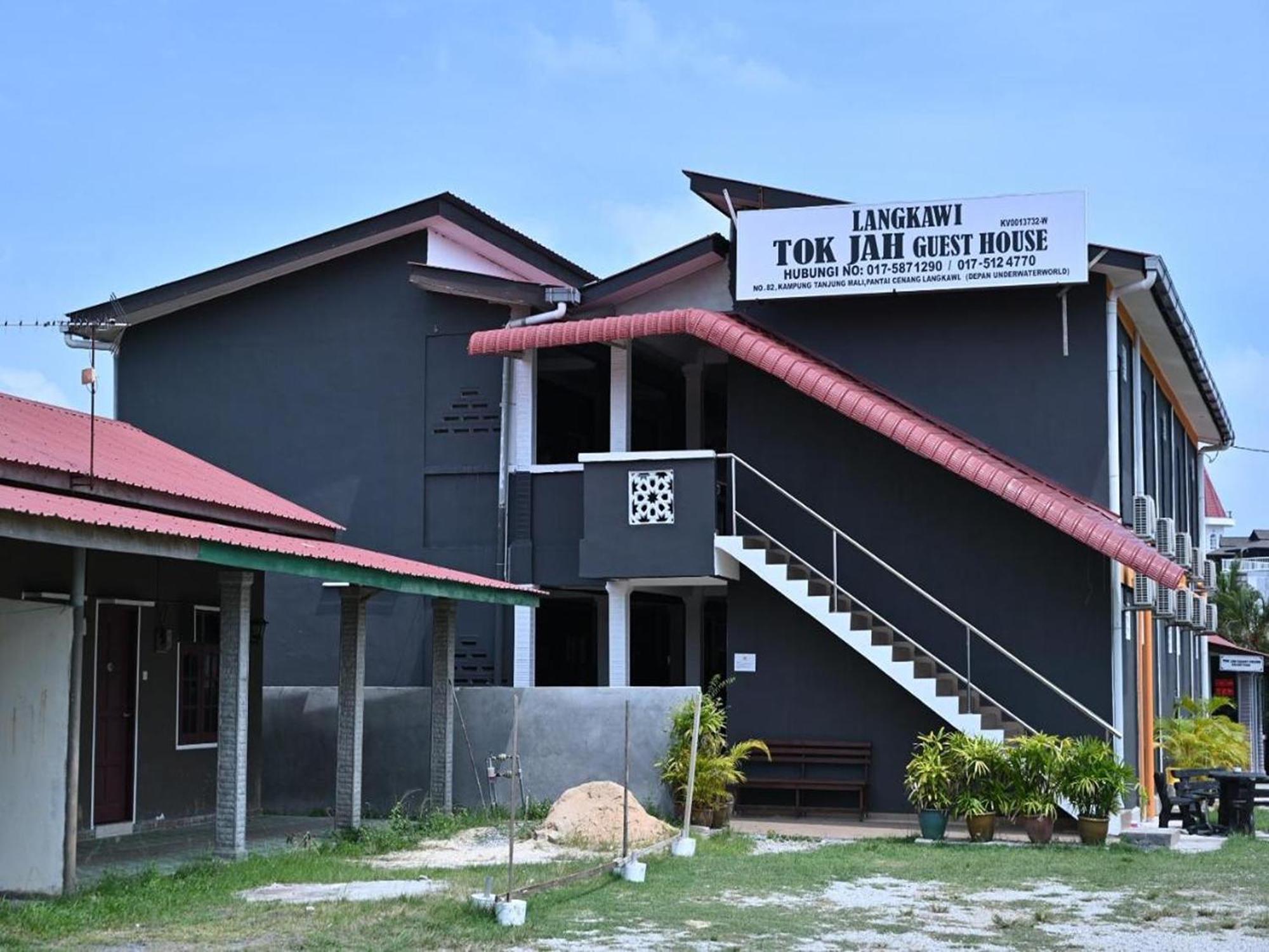Hotel Langkawi Tok Jah Pantai Cenang 2*